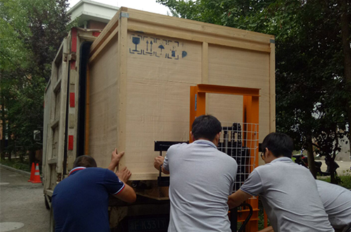 麗水客戶SMT設(shè)備專車送貨，貨到上門安裝調(diào)試