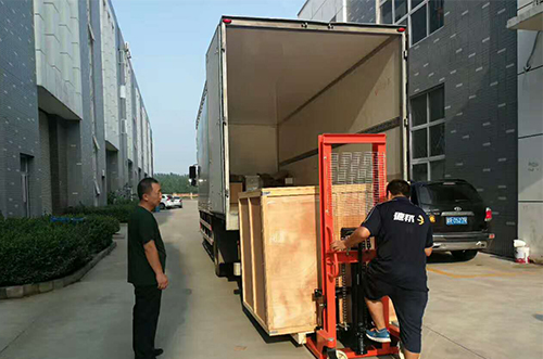 徐州客戶SMT設(shè)備專車送貨，貨到上門安裝調(diào)試
