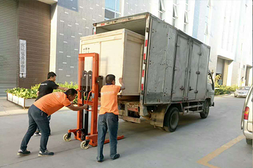 蘭州客戶SMT設(shè)備專車送貨，貨到上門安裝調(diào)試