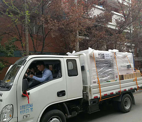 溫州客戶SMT設(shè)備專車送貨，貨到上門安裝調(diào)試