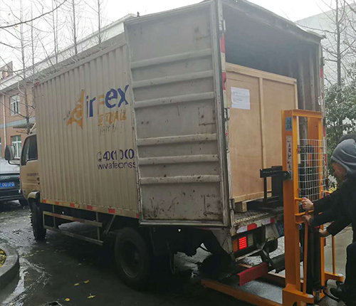 湛江客戶SMT設備專車送貨，貨到上門安裝調(diào)試